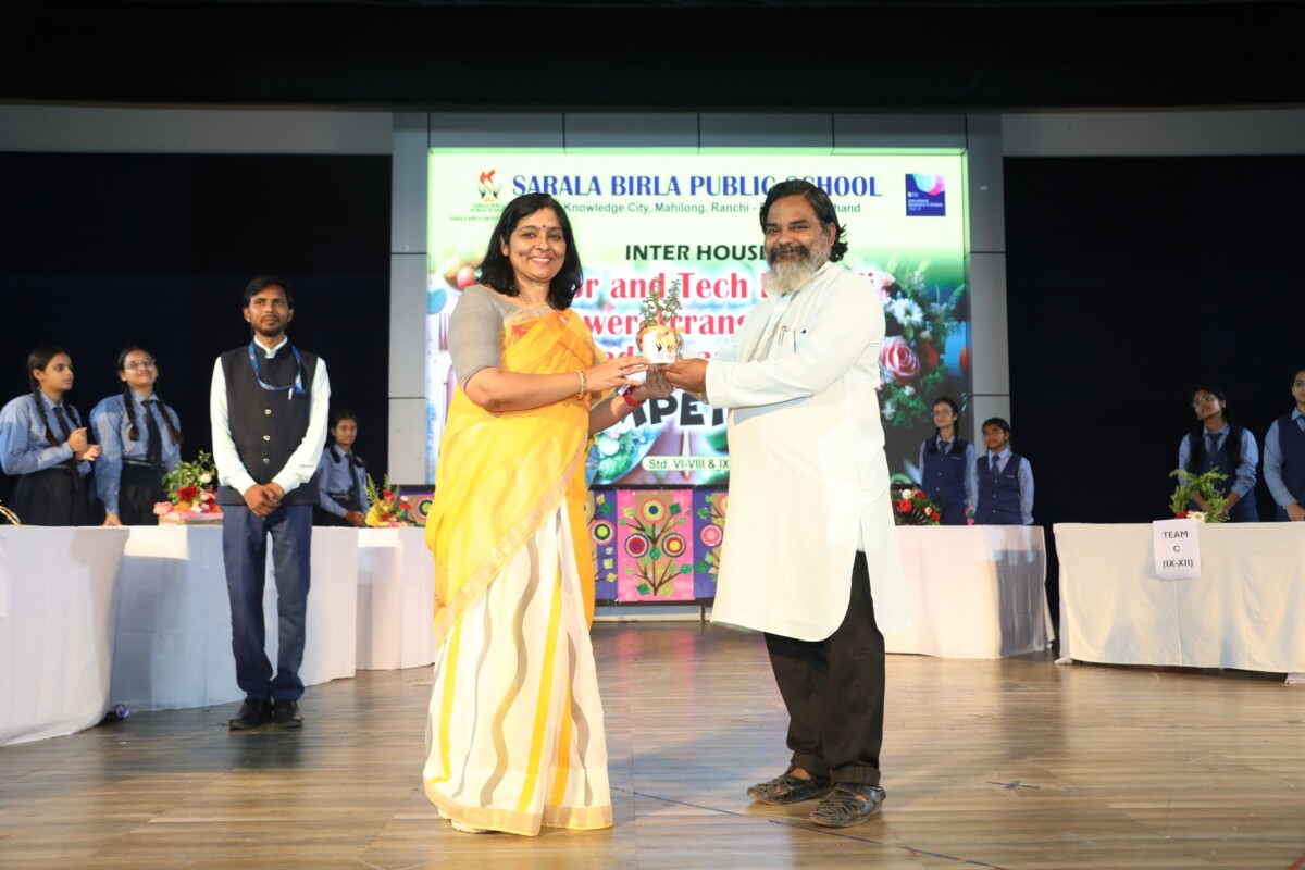 Psychographic Society - सरला बिरला पब्लिक स्कूल, रांची में दीपावली की धूमधाम — सप्ताह भर चला उत्सव, रचनात्मकता और देशभक्ति का अनूठा संगम sbps 12